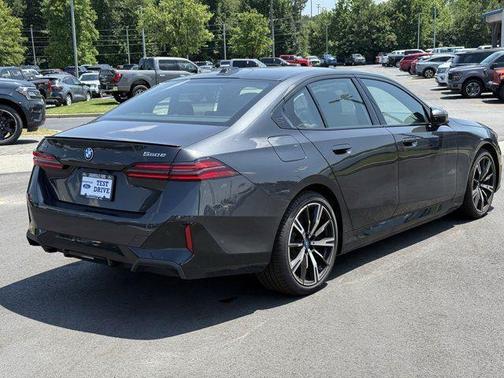 2025 BMW 550e xDrive