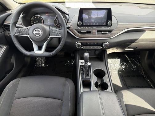 Super Black Clearcoat 2025 Nissan Altima 2.5 SV