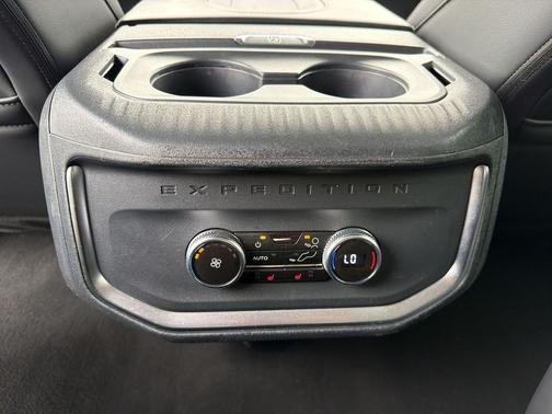 Oxford White 2025 Ford Expedition Platinum