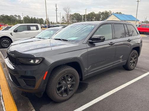 2025 Jeep Grand Cherokee LAREDO