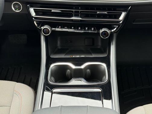 Summit White 2024 Chevrolet Traverse LT