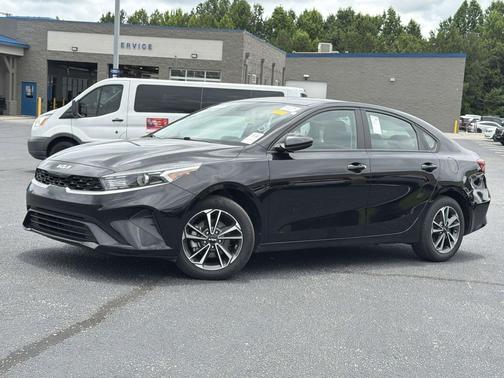 Aurora Black Pearl 2024 Kia Forte LXS