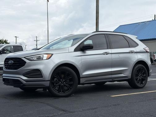 Iconic Silver Metallic 2023 Ford Edge SE