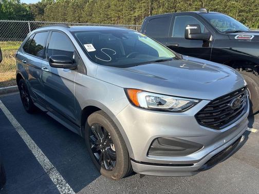 Iconic Silver Metallic 2023 Ford Edge SE