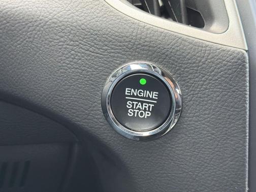 Iconic Silver Metallic 2023 Ford Edge SE