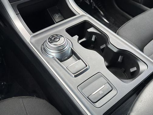 Iconic Silver Metallic 2023 Ford Edge SE