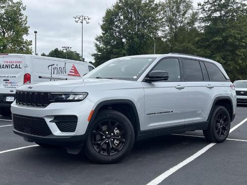 2024 Jeep Grand Cherokee LAREDO