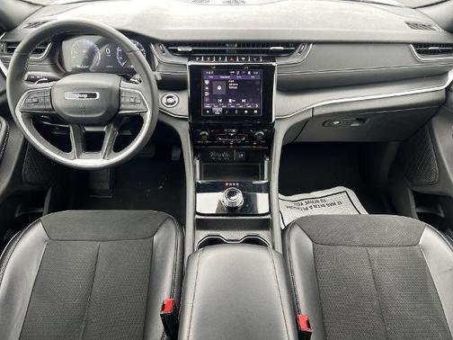 2024 Jeep Grand Cherokee LAREDO