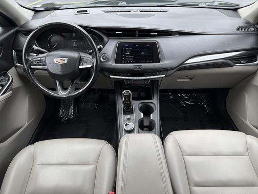 Stellar Black Metallic 2020 Cadillac XT4 Luxury