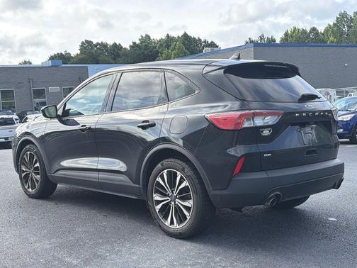 Agate Black Metallic 2022 Ford Escape SE