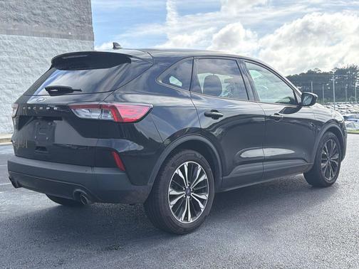 Agate Black Metallic 2022 Ford Escape SE