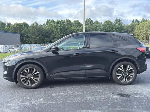 Agate Black Metallic 2022 Ford Escape SE