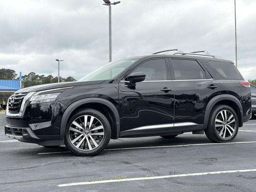 Super Black 2024 Nissan Pathfinder Platinum 4WD