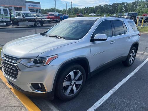 Silver Ice Metallic 2019 Chevrolet Traverse LT Leather