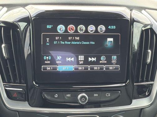 Silver Ice Metallic 2019 Chevrolet Traverse LT Leather