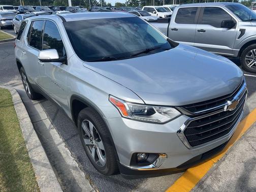 Silver Ice Metallic 2019 Chevrolet Traverse LT Leather