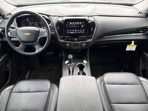 Silver Ice Metallic 2019 Chevrolet Traverse LT Leather