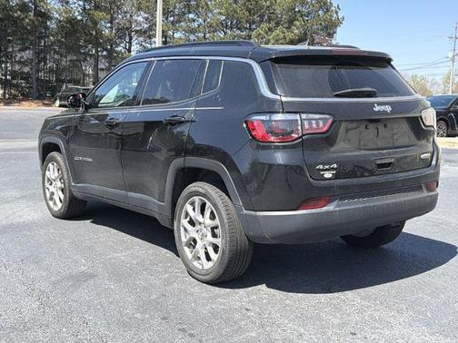 Diamond Black 2022 Jeep Compass LATITUDE LUX
