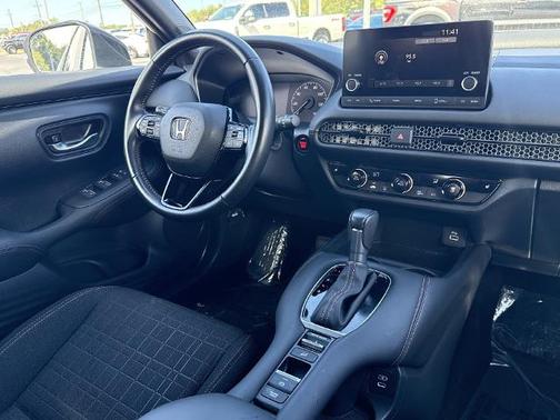 Platinum White Pearl 2025 Honda HR-V SPORT