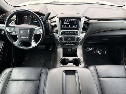 White Frost Tricoat 2019 GMC Yukon SLT