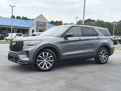 Gray Metallic 2025 Ford Explorer ST-Line
