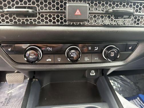 Crystal Black Pearl 2025 Honda HR-V AWD Sport