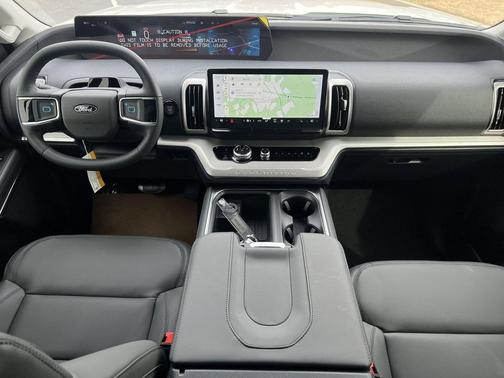 Star White Metallic Tri-Coat 2026 Ford Expedition Max Active 4x4