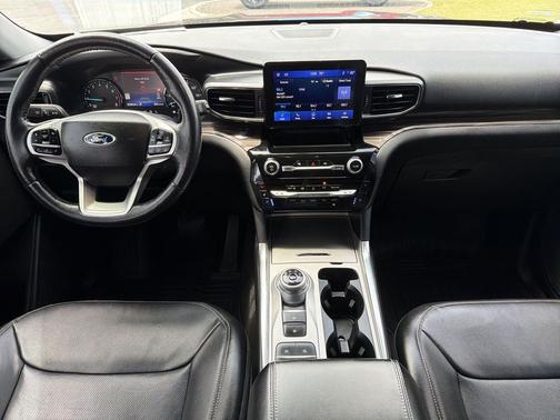 Black Metallic 2022 Ford Explorer Limited