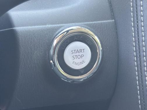 Moonstone White 2024 INFINITI QX80 Luxe