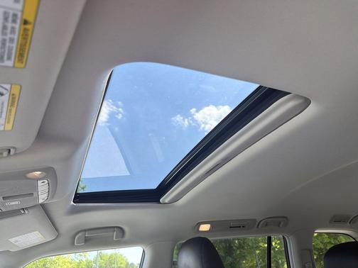 Moonstone White 2024 INFINITI QX80 Luxe