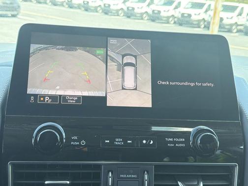 Moonstone White 2024 INFINITI QX80 Luxe