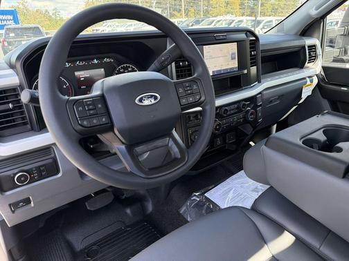 Oxford White 2025 Ford F-450 XL