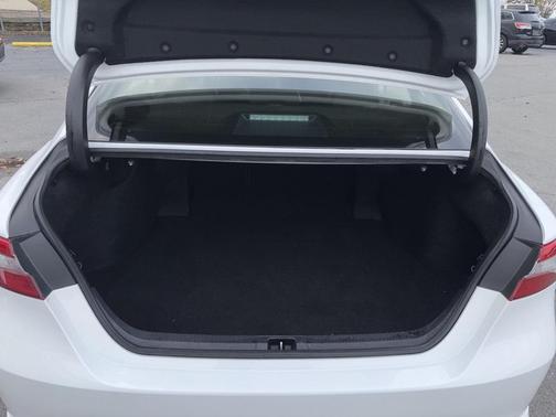 2019 Toyota Camry Hybrid LE