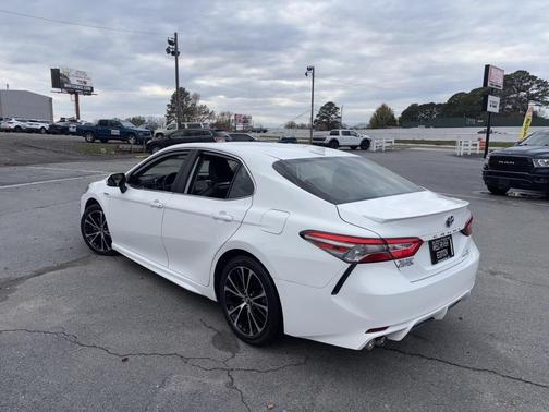 2019 Toyota Camry Hybrid LE