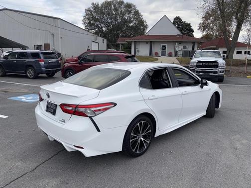 2019 Toyota Camry Hybrid LE