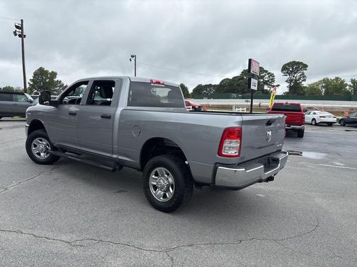 2024 RAM 2500 Tradesman Crew Cab 4x4 6'4' Box