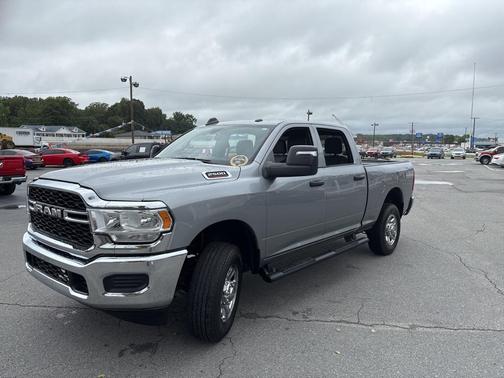 2024 RAM 2500 Tradesman Crew Cab 4x4 6'4' Box