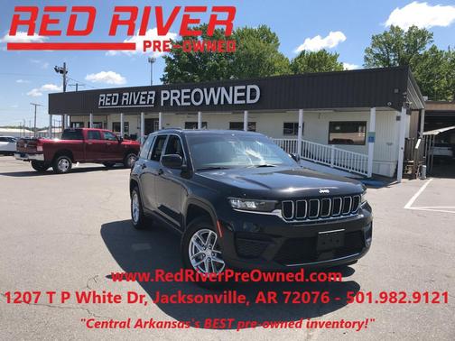 Diamond Black Crystal Pearlcoat 2025 Jeep Grand Cherokee Laredo