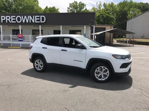 Bright White Clearcoat 2024 Jeep Compass Sport