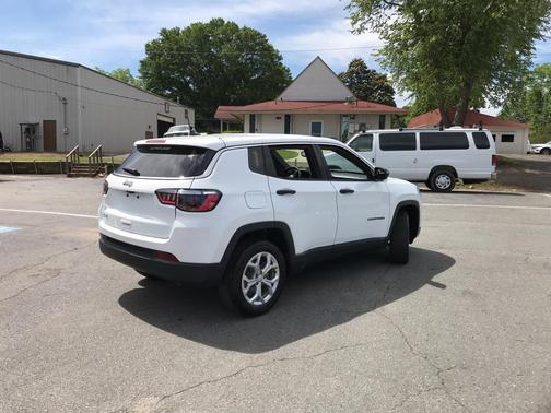 Bright White Clearcoat 2024 Jeep Compass Sport