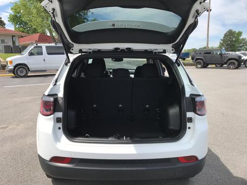 Bright White Clearcoat 2024 Jeep Compass Sport