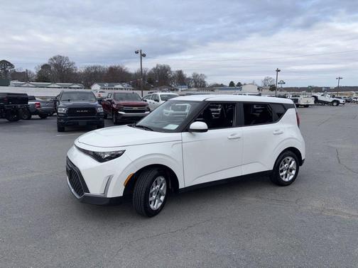 2024 Kia Soul LX