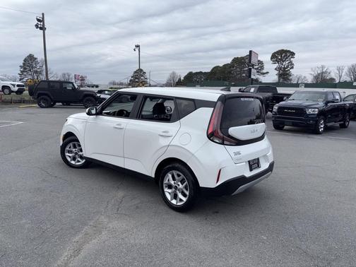 2024 Kia Soul LX
