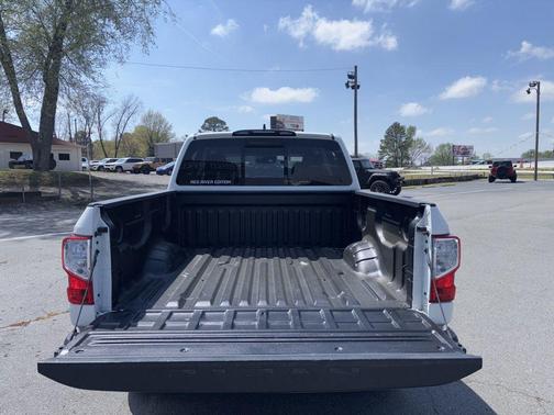Glacier White 2023 Nissan Titan SV