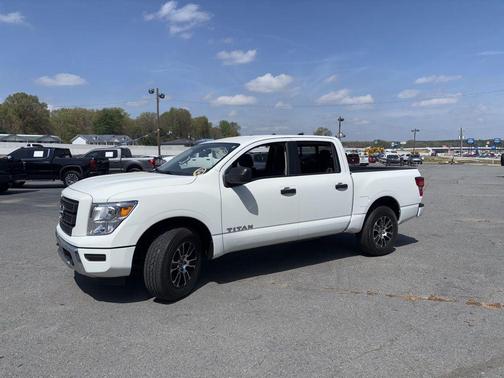 Glacier White 2023 Nissan Titan SV