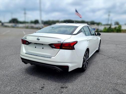 2022 Nissan Altima SR FWD