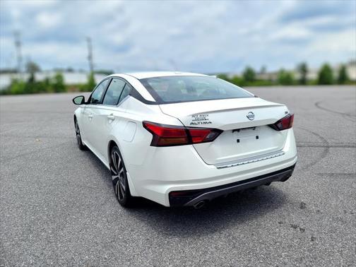 2022 Nissan Altima SR FWD