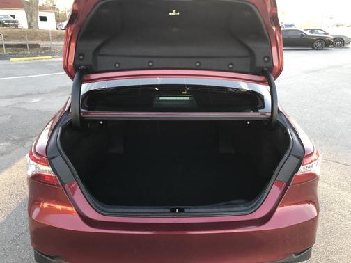 2019 Toyota Camry Hybrid XLE