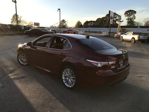 2019 Toyota Camry Hybrid XLE
