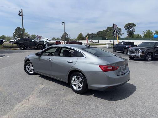 Sterling Gray Metallic 2024 Chevrolet Malibu 1LS
